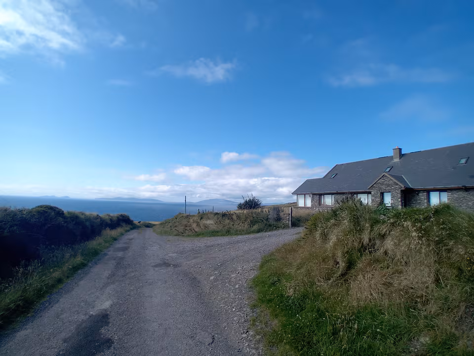 Cooil East: Eoin and Irene's house with a sweeping view of the Atlantic Ocean